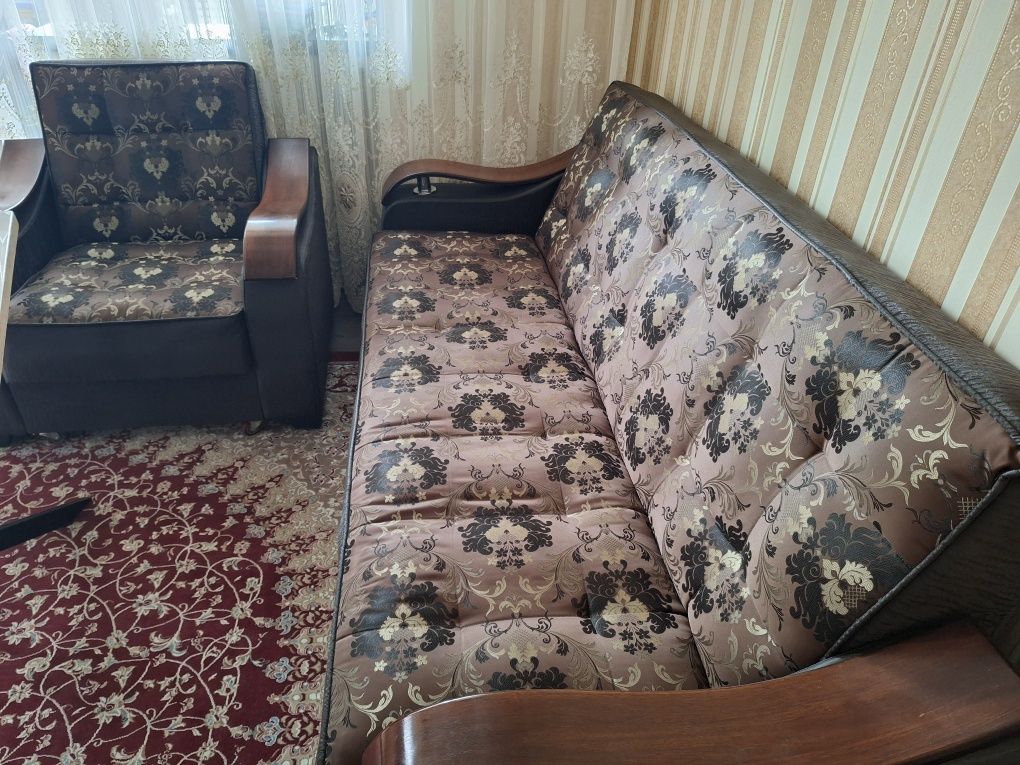 Продаю диван  в хорошем состоянии