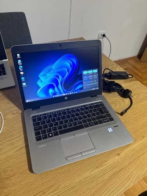 Calculator/Laptop office