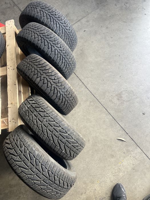 Vand 5 anvelope iarna SH 205/55R16