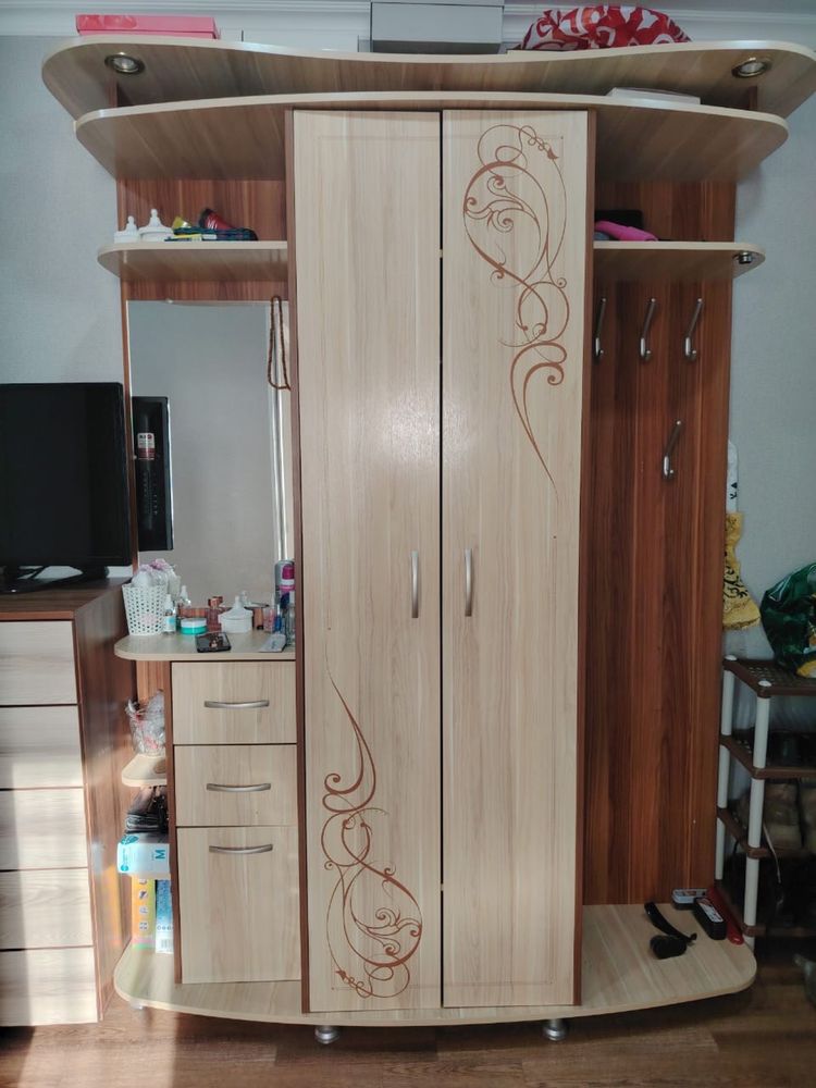Срочно срочно продам прихожую