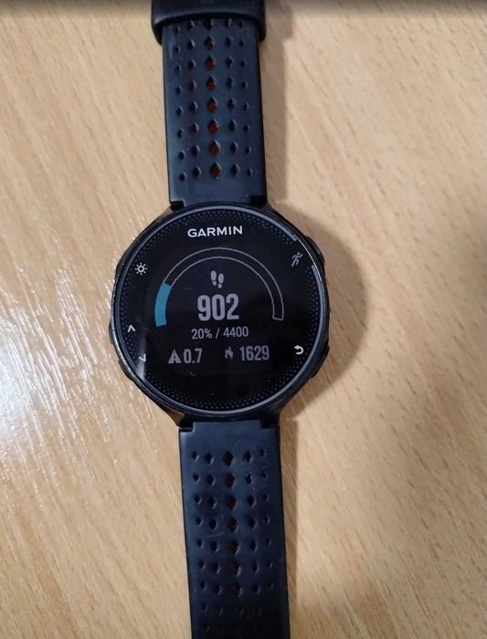 Garmin Forerunner 235 in stare foarte buna fara zgarieturi