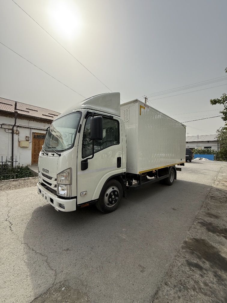 Isuzu furgon NMR  77H 2tonn