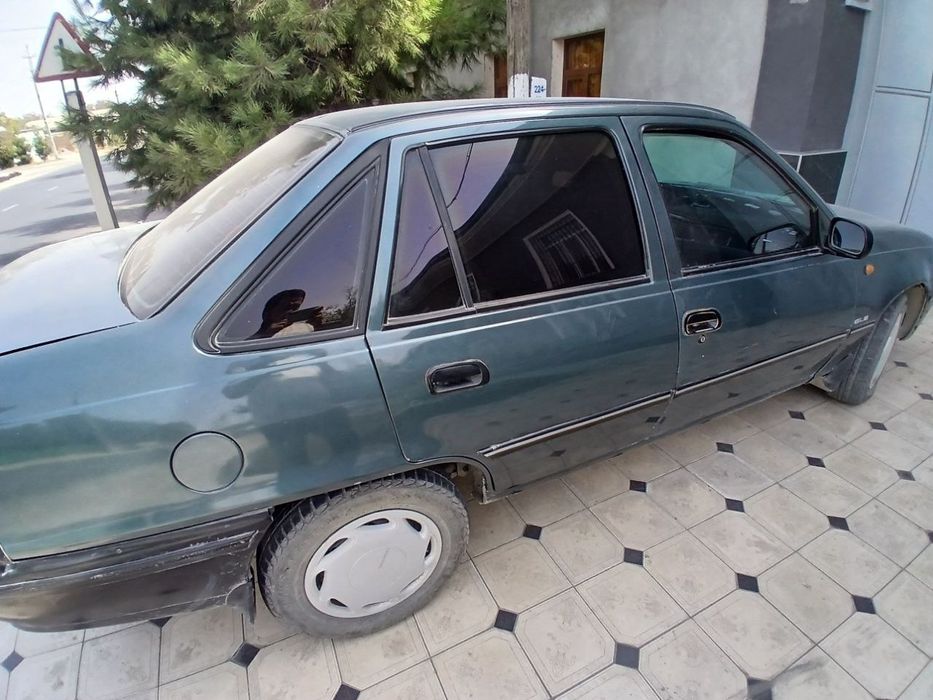 Нексия 1 сонс сотилади 1998й
