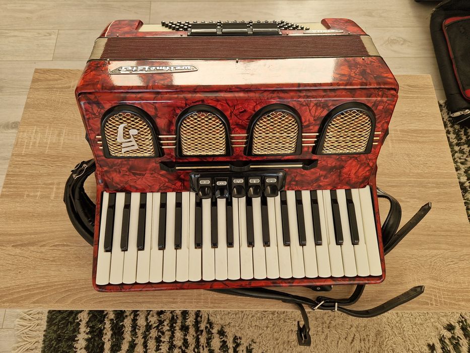 Acordeon Weltmeister Stella cu Surdina 96 bași