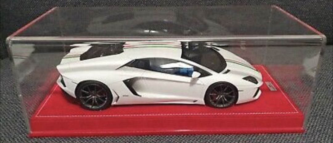 MR 1/18 Lamboghini Aventador nu  Cmc Autoart BBR