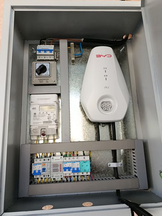 Zaryadka shit 7kw sotiladi. Продоется Щит для зарядки электро 7квт.