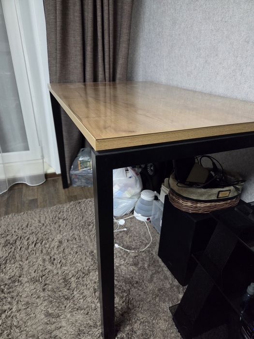 Стол кухонный, состояние нового