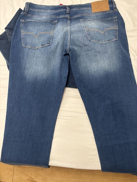 Vand blugi Guess originali noi