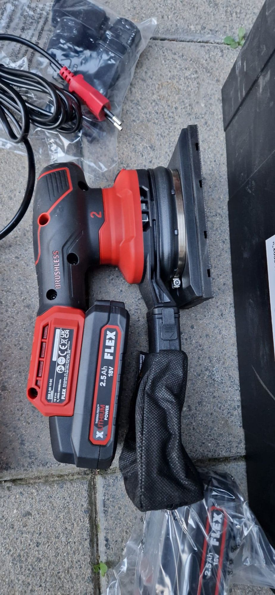 Flex slefuitoare pe acumulator