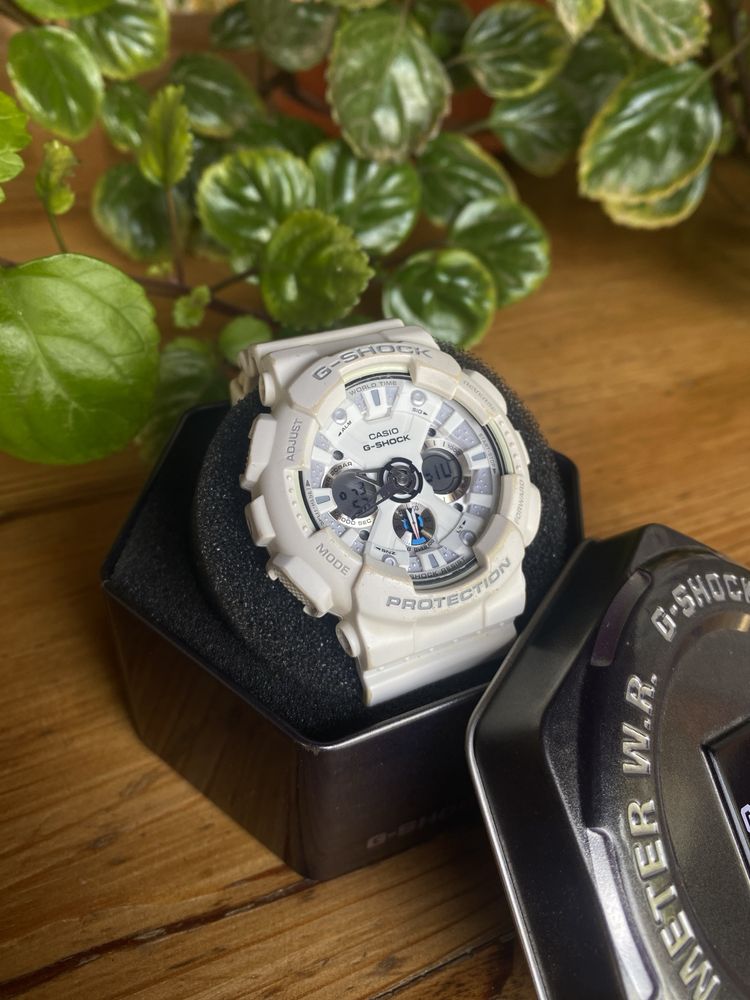 Casio G-SHOCK часовник