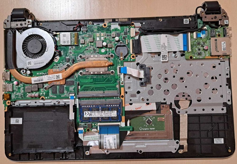 Лаптоп HP Pavilion Notebook 15-ab011nu - за части