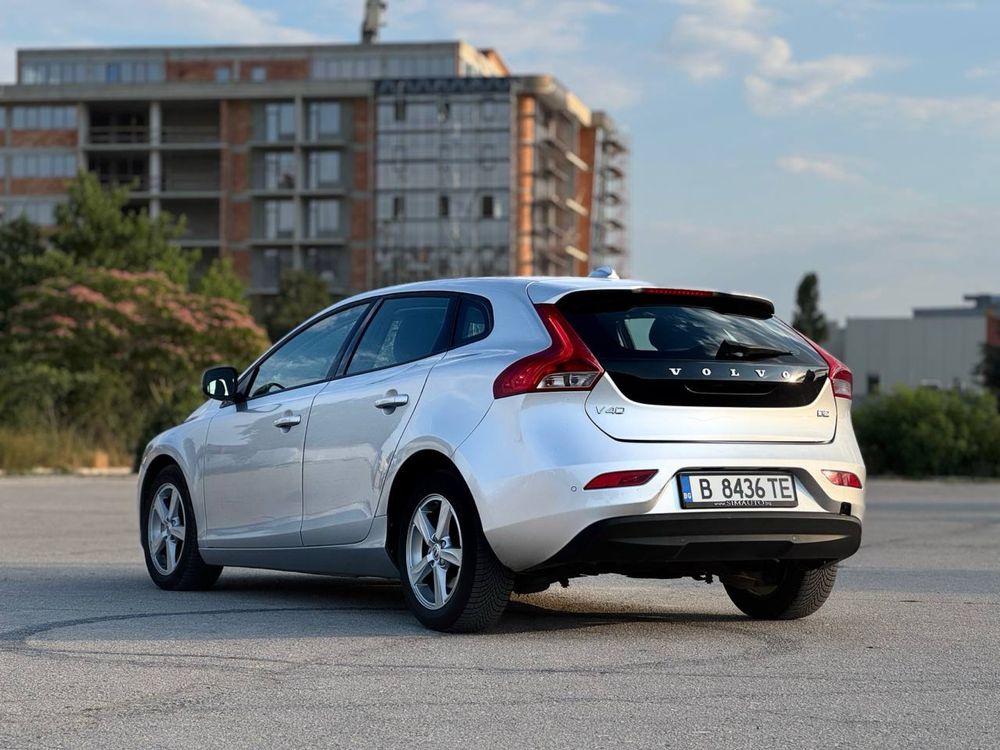 Volvo V40 2.0d D2 Автомат Facelift/Navi/LED Euro6B