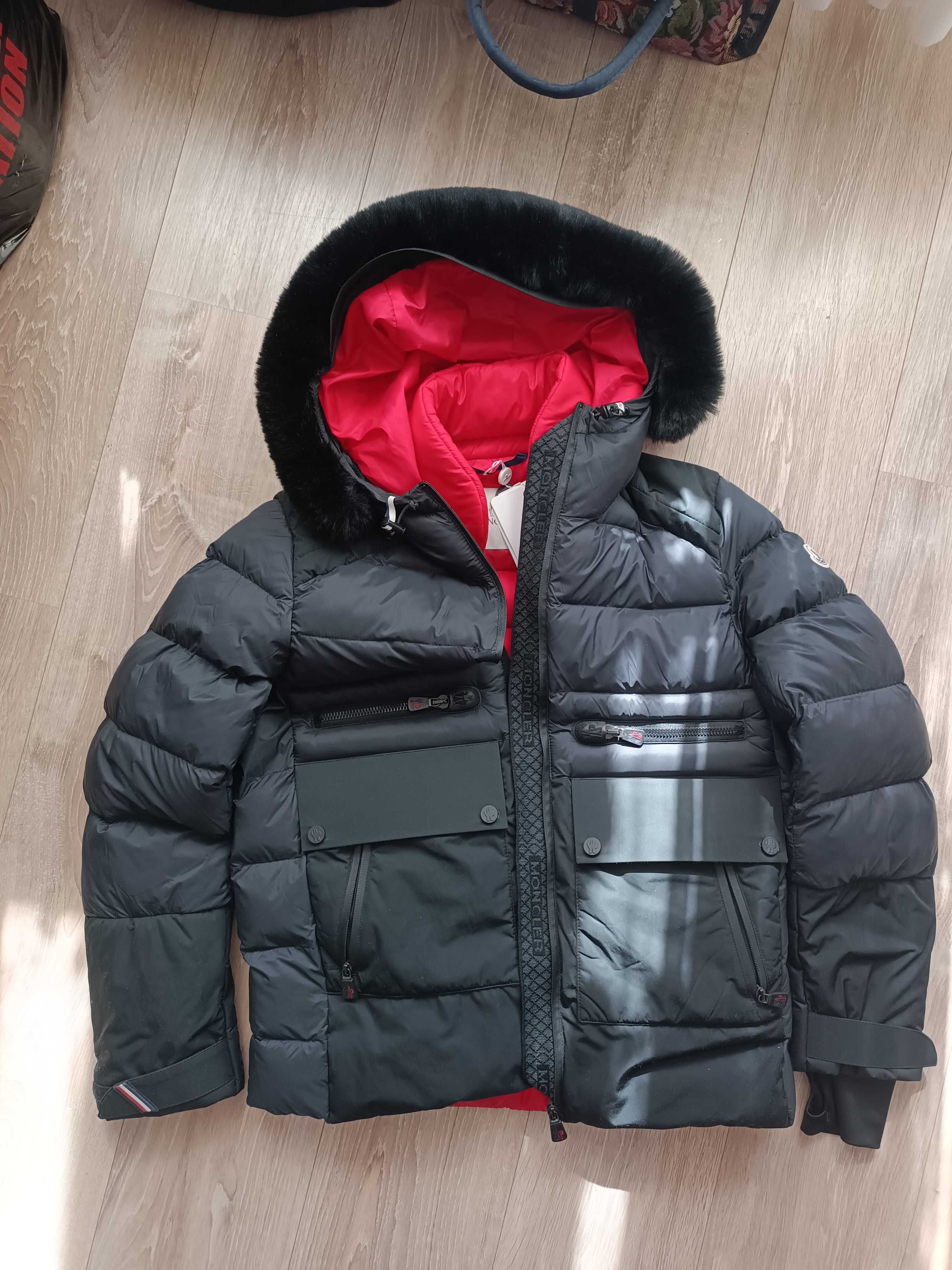 Яке зимно MONCLER с качулка