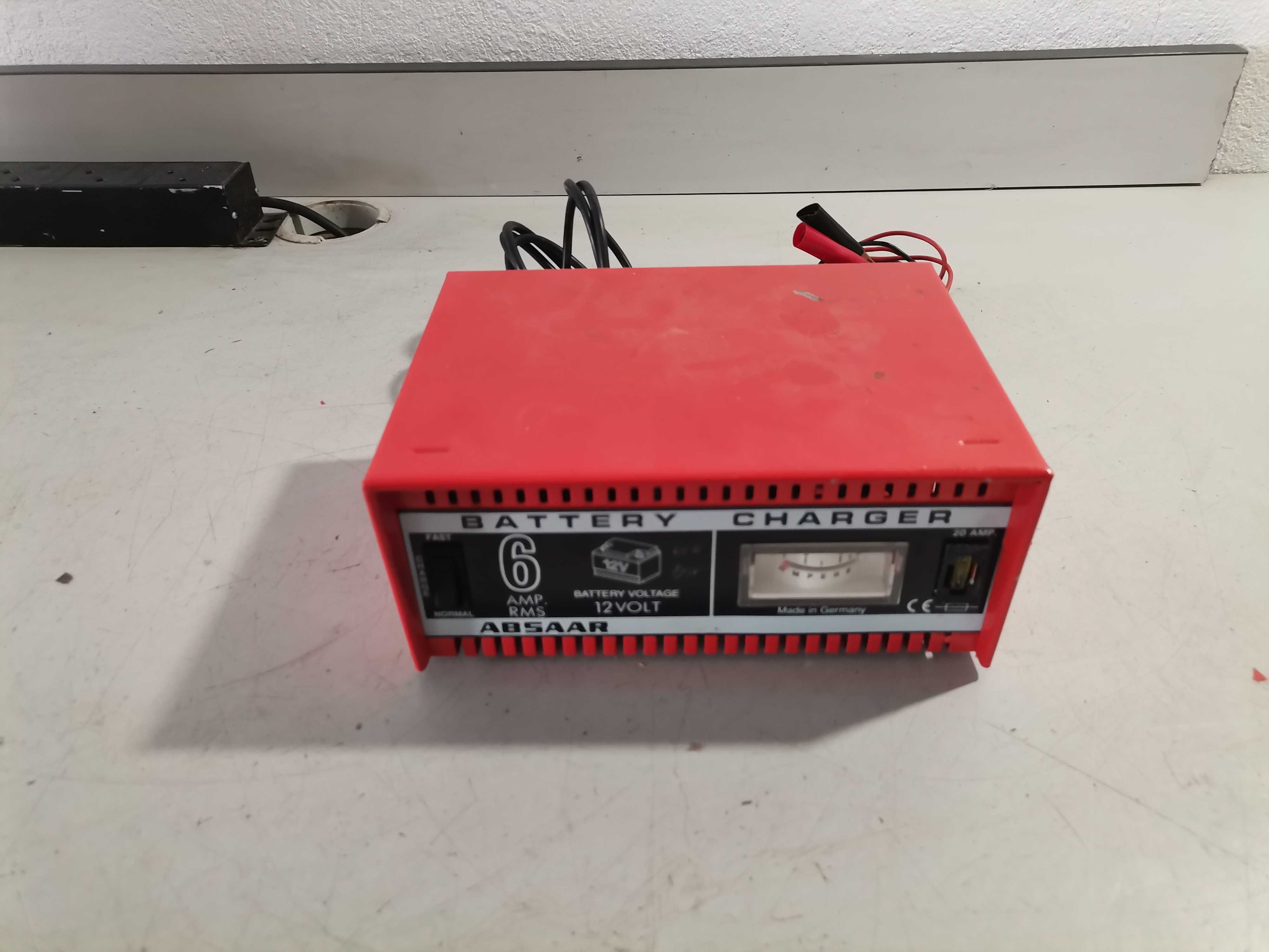 Зарядно за акумулатор 12 V 6 amp