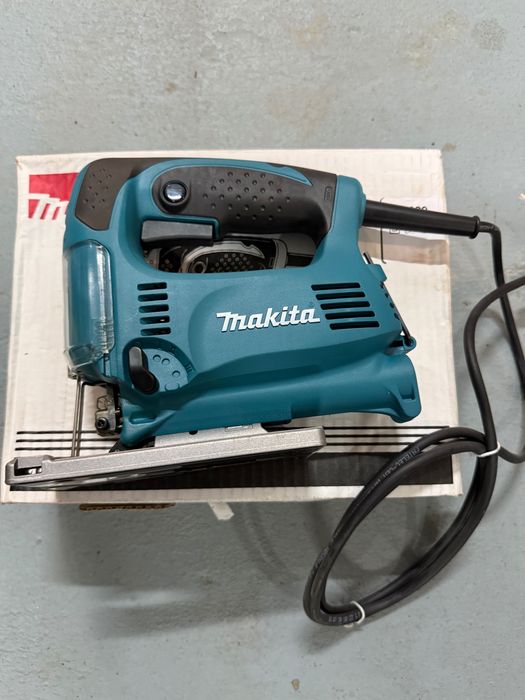 Makita 4329 Fierastrau pentru decupat