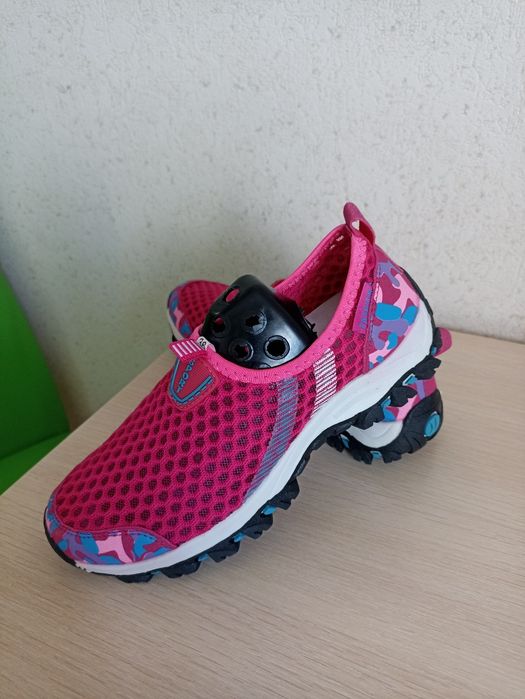 продам летние кроссовки