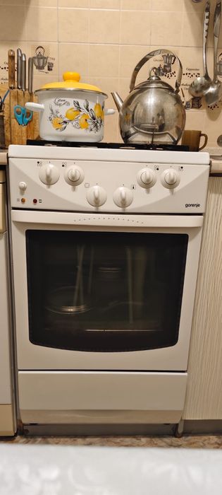 Продам газовую плиту