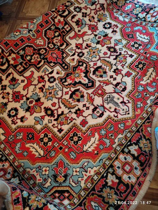 Продам ковер красный