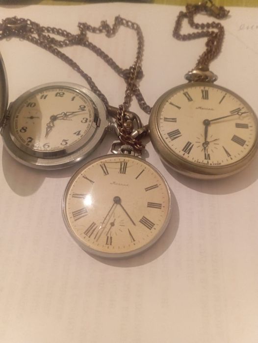 Продам часы работает состояние отличное