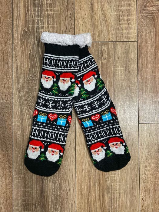 Sosete groase si imblanite cu talpă antiderapantă model Moș Crăciun
