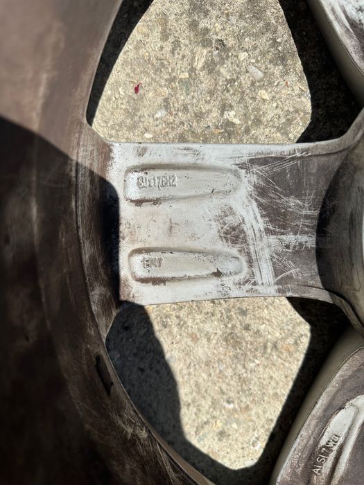 225/50R17 между болтово разстояние 5х112.