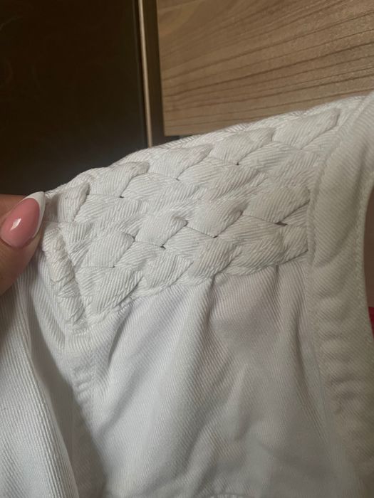 Бяло дънково яке