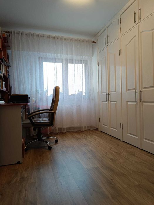 Apartament 4 camere, situat central, Deva