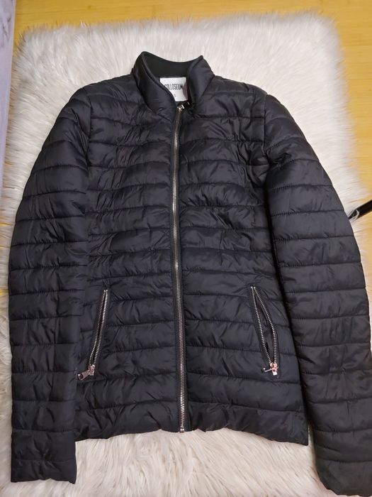 Vând geaca în mărimea s