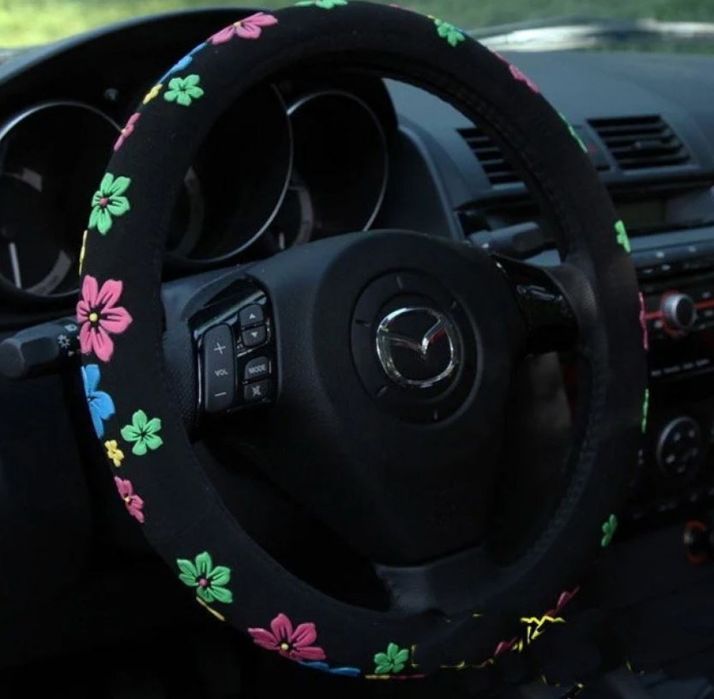 Дамски калъф за волан – Черно кадифе с апликации цветя