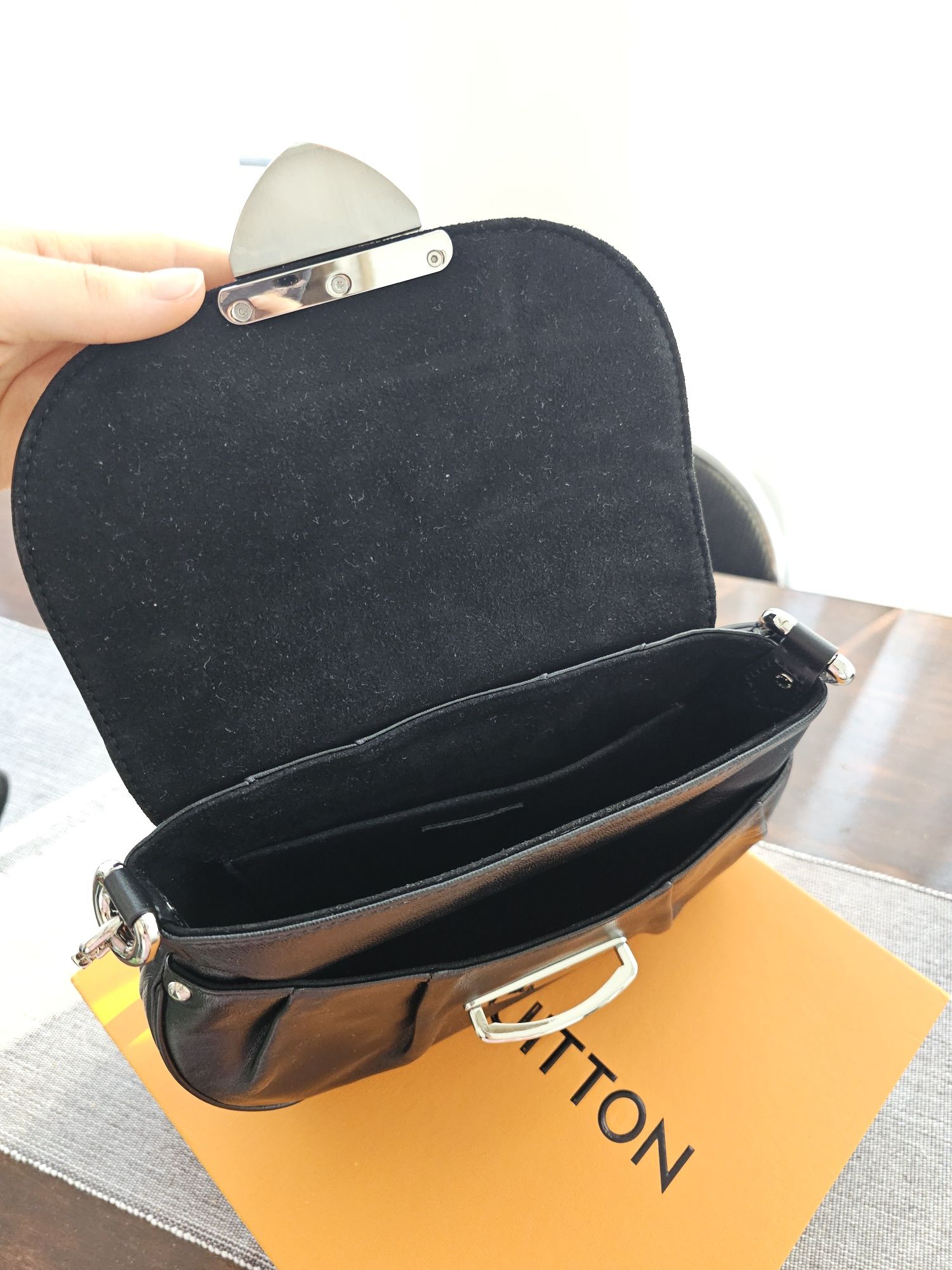 Geanta Louis Vuitton Sunset Vibe, piele naturală de miel, preț fix