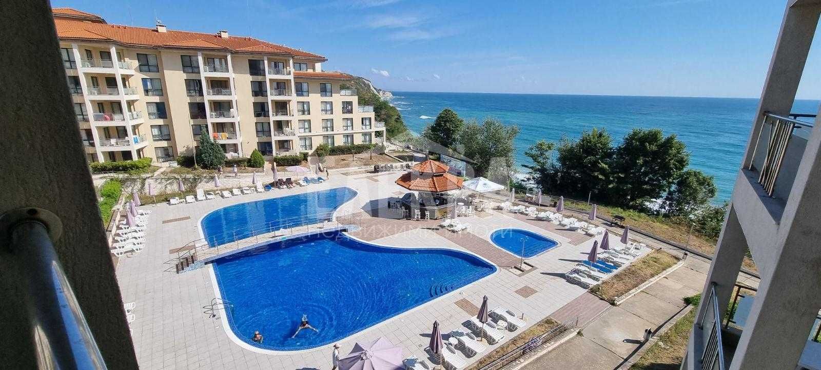 Апартамент на първа линия с просторна тераса и  гледка море!