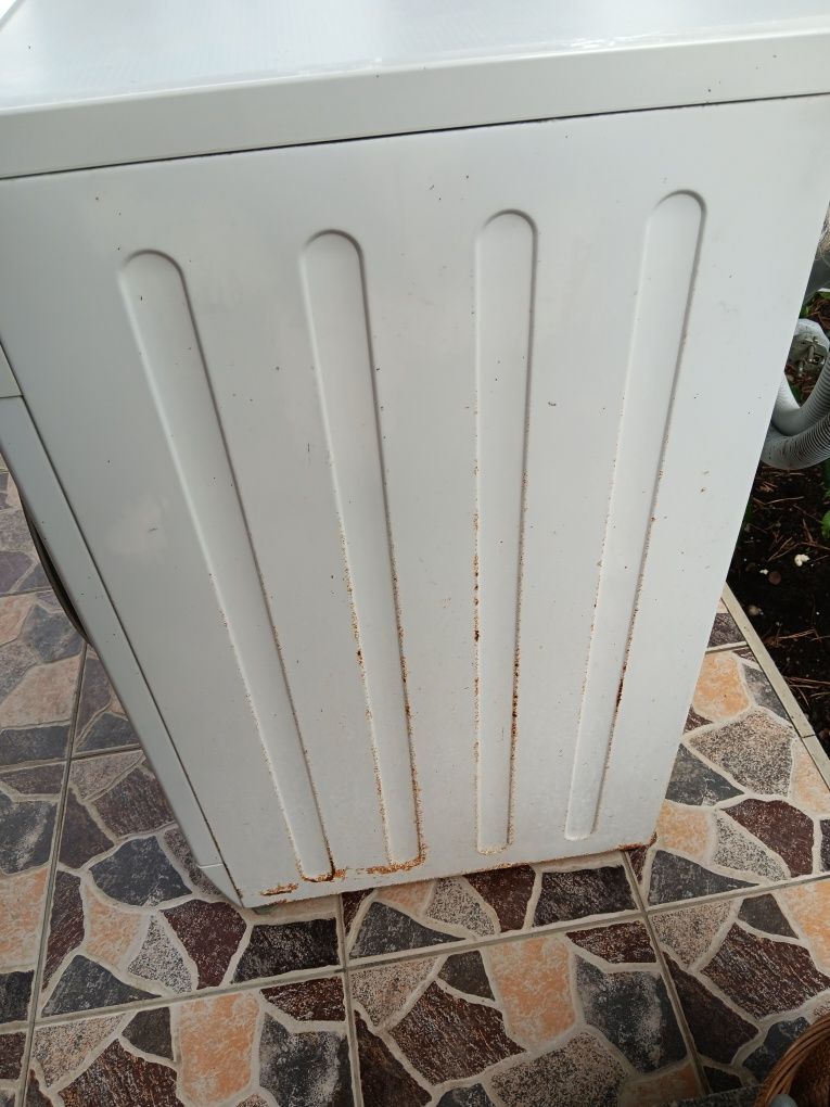 Se vinde mașină de spălat Siemens,stare bună, geam termopan lemn