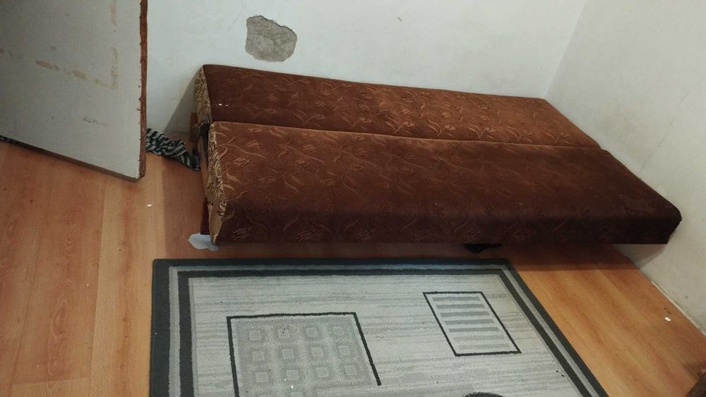 Диван отдаю  даром