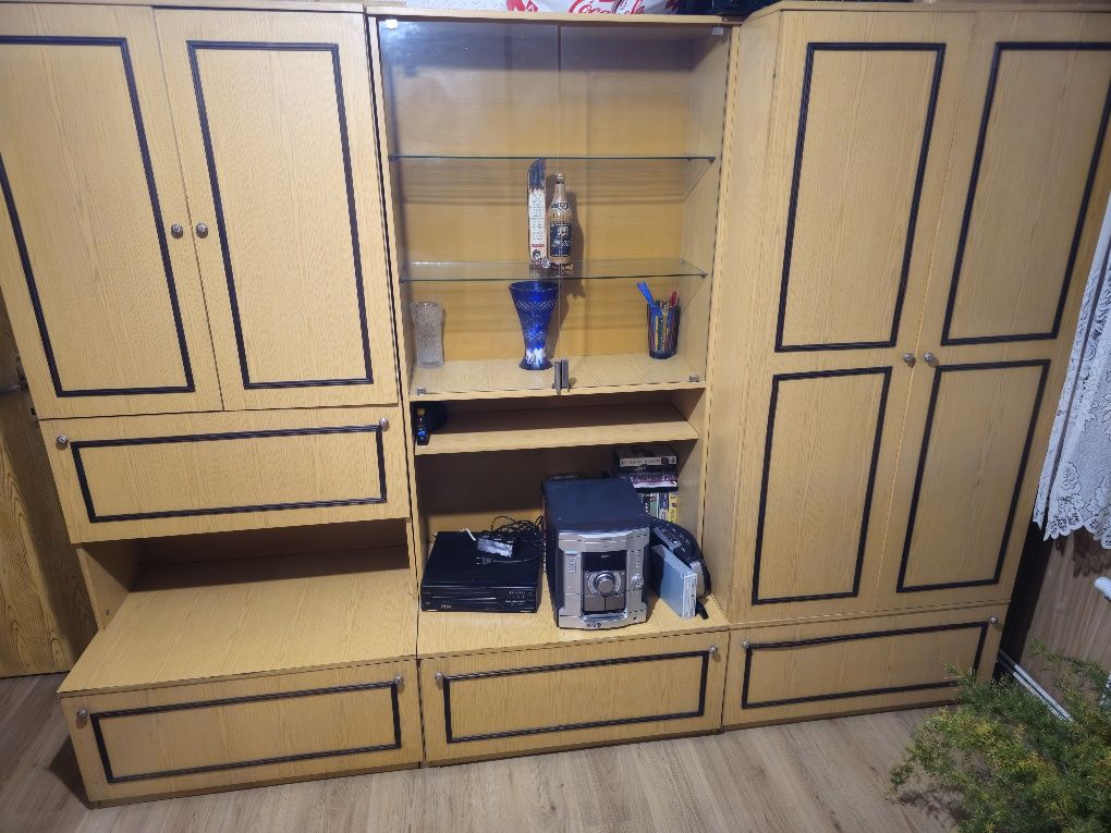 Две холни секции и креват (приста)