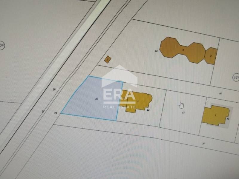 Парцел за жилищно строителство в затворен комплекс кв.Младежки хълм
