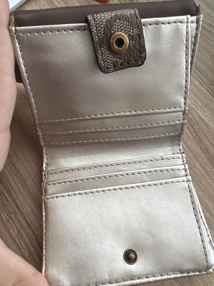 Оригинално портмоне на guess