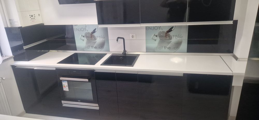 Mobilier bucătărie cu insula si 4 scaune