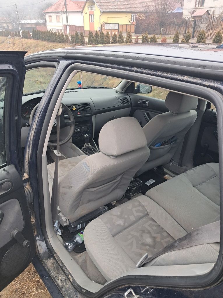Golf 4 1.4 16v la 4500 lei