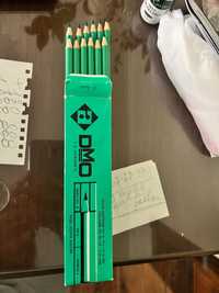 Новый набор зеленых карандашей 12 штук