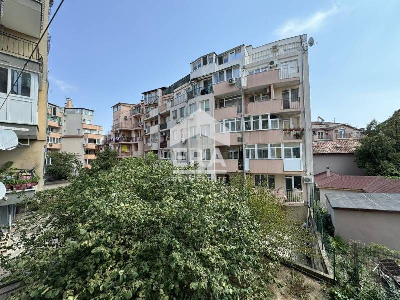 Продава се Двустаен апартамент в Варна, Цветен квартал - 64 кв.м за 1711 €/кв.м - Снимка #8