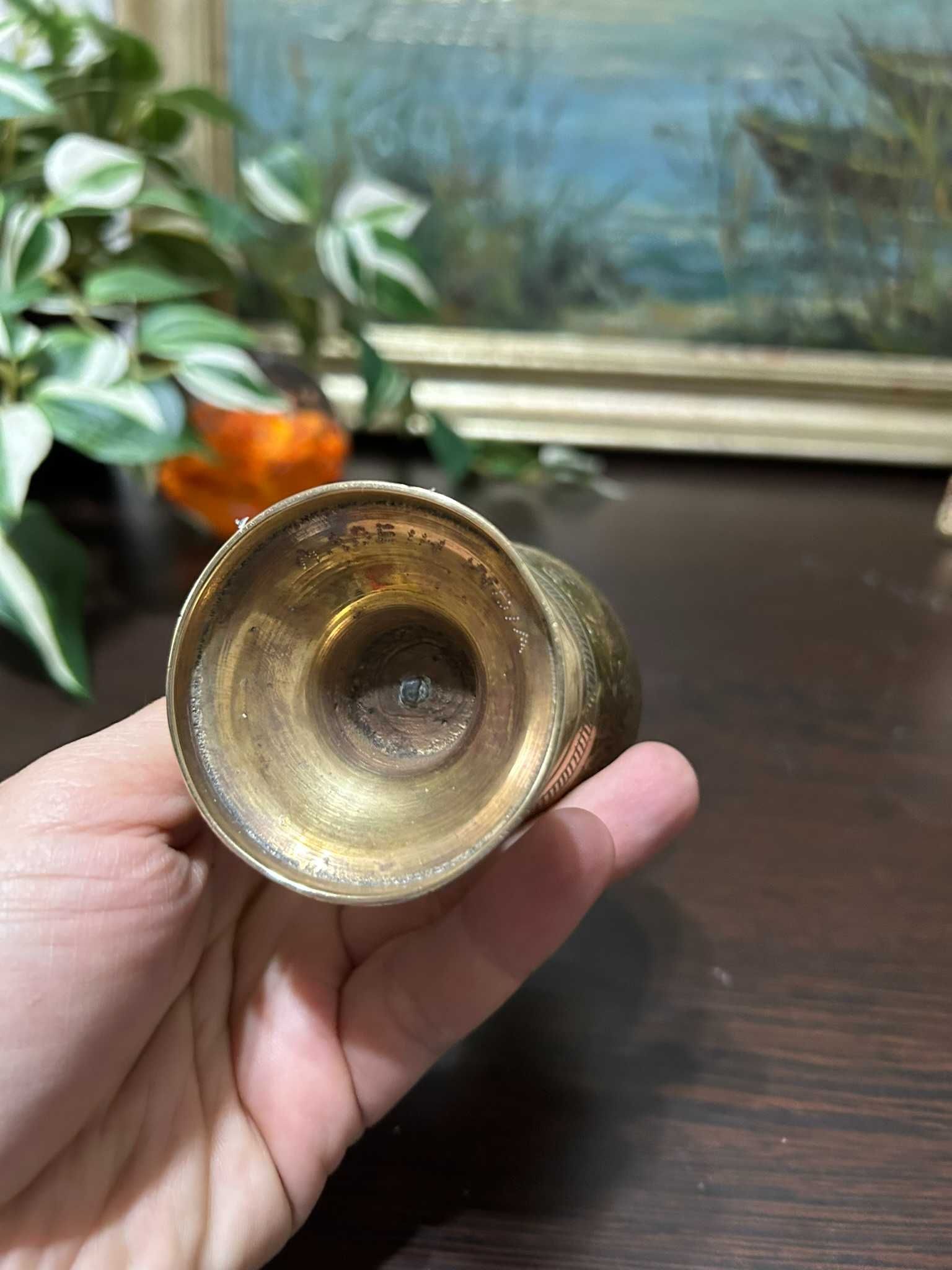 AP069 Vaza de bronz mica, pictata de 13cm inaltime si 6 diametru 200g