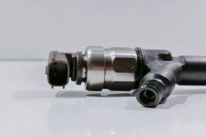 Injector  236700R180 / 23670-0R180 Toyota Corolla E140 seria