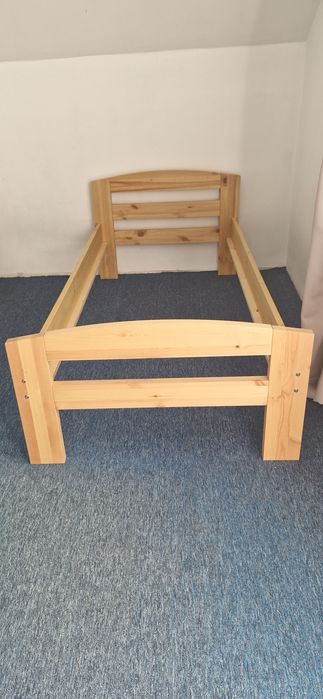Pat din lemn 90/200 cm.cu somieră și saltea