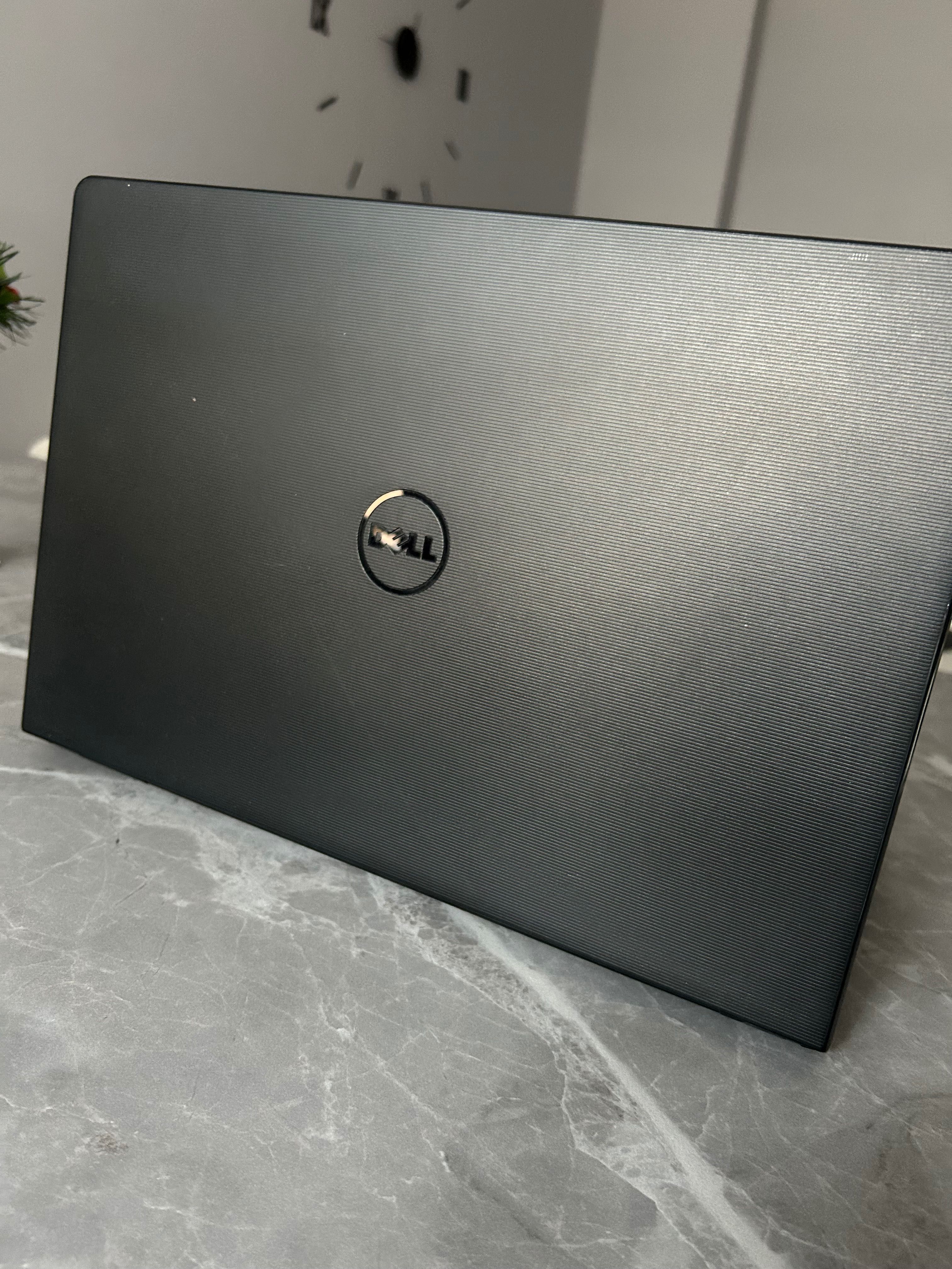 Продавам Dell Vostro