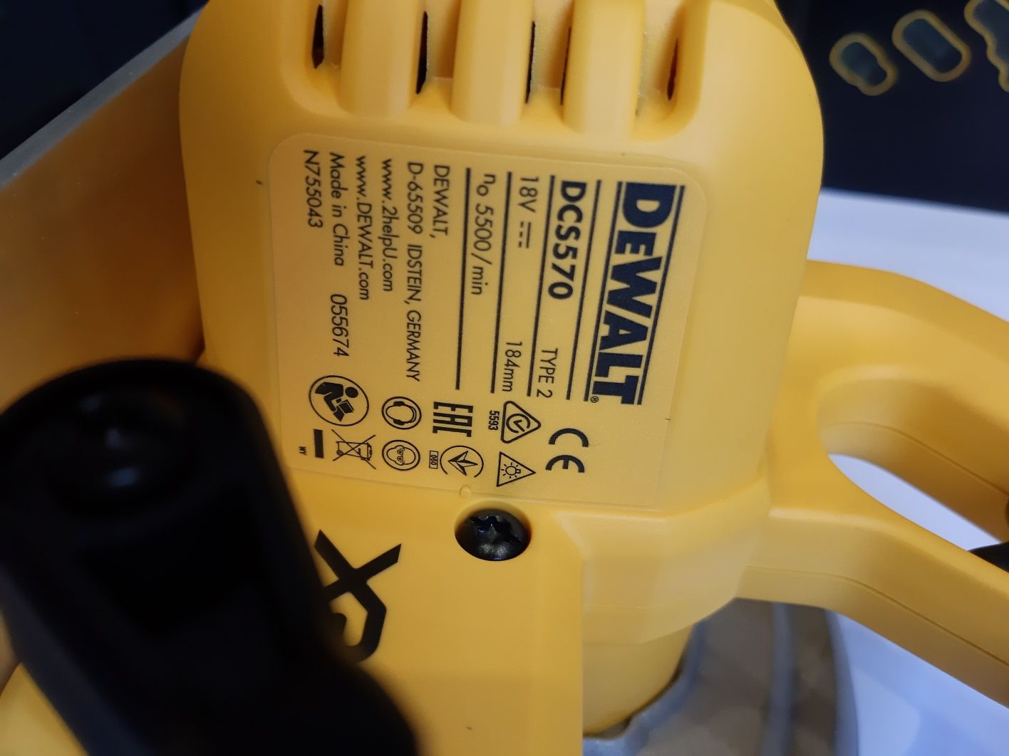 DeWALT DCS570+5Ah+Зарядно устройство