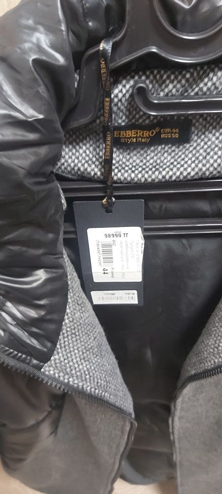 Продам куртку женскую