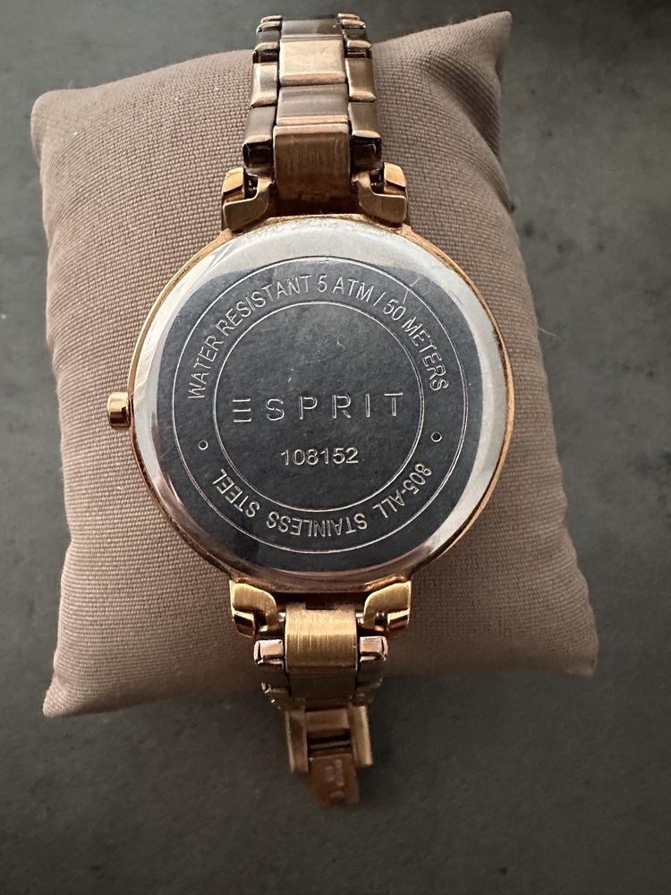 Esprit часовник, цвят gold, wateresistant 5ATM