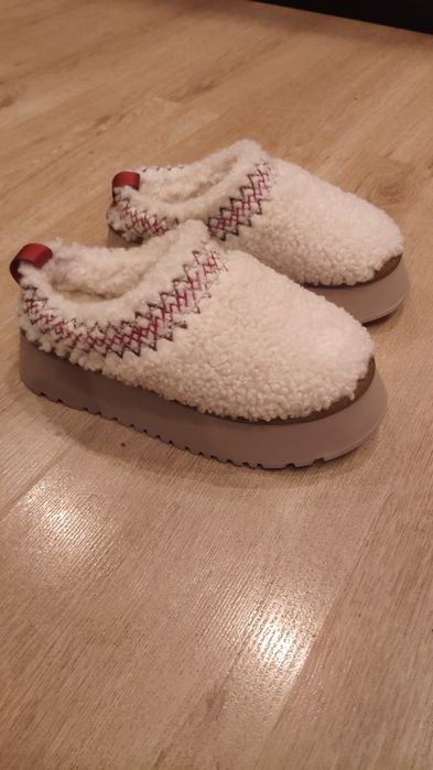 Бежевые Угги барашек !