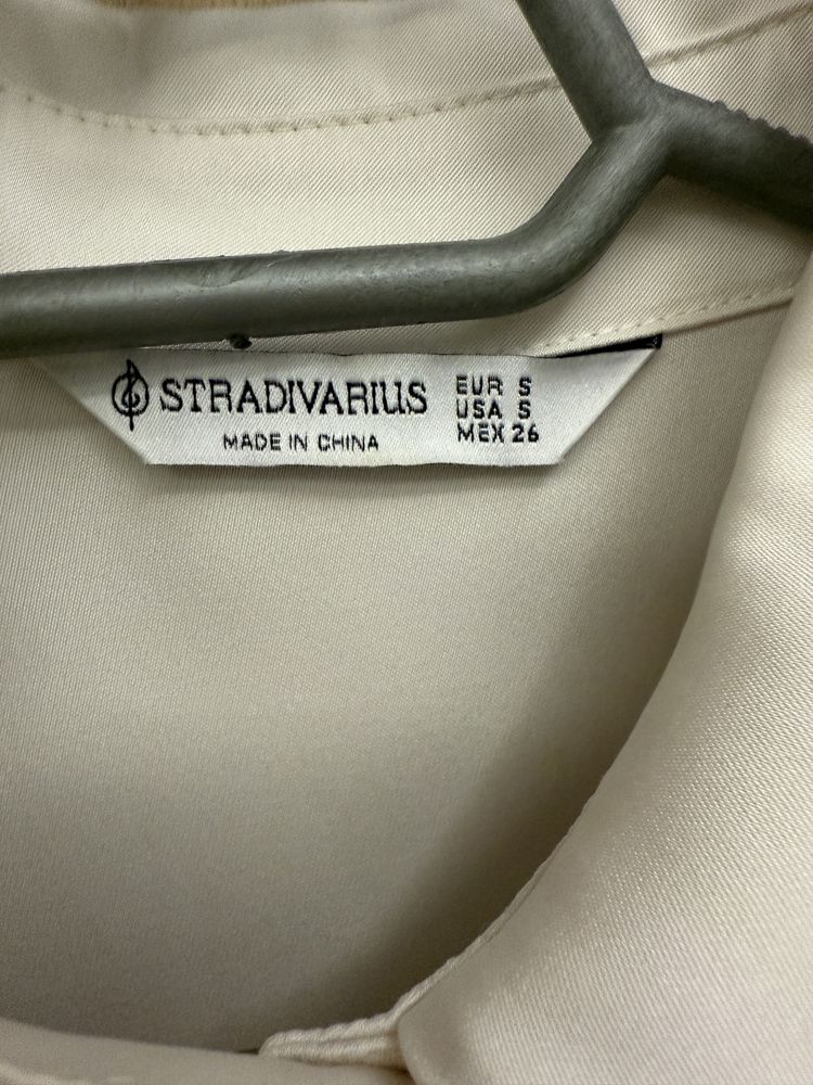 Сатенирана рокля Stradivarius