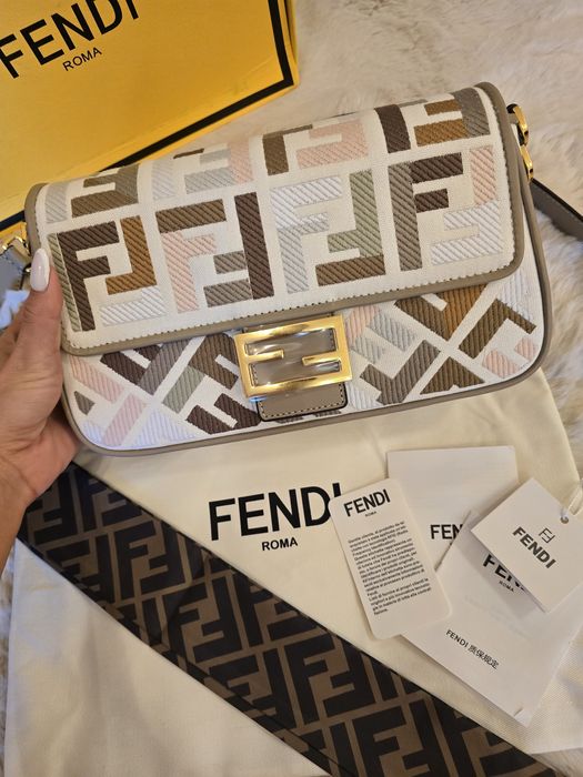 Налична чанта Fendi Baguette